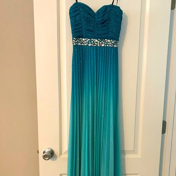 xtraordinary homecoming dresses Xtraordinary Royal Homecoming Dress Size 1